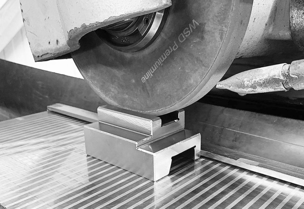 Eine Schleifmaschine von AEU Tech GmbH